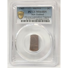 NEW ZEALAND 1967 . TWO 2 CENTS .  MINT ERROR . LAMINATION FRAGMENT